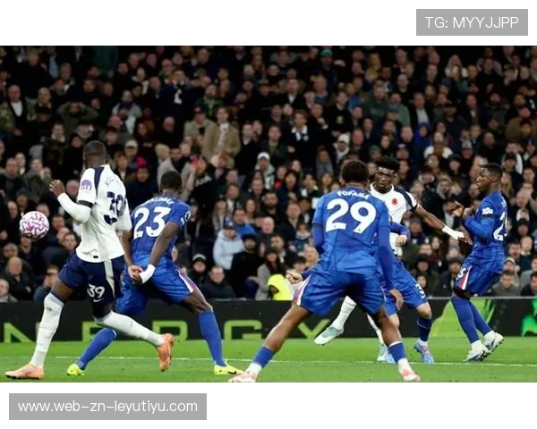 切尔西锋线的互换跑位让防守方束手无策 切尔西锋线的互换跑位让防守方束手无策